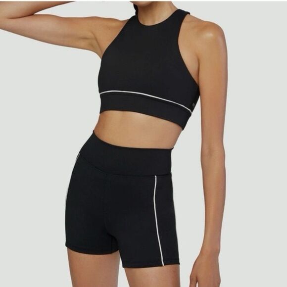 IVL Collective | Revolve | Curve Sports Bra in Jet Black & Brilliant White - Picture 2 of 7